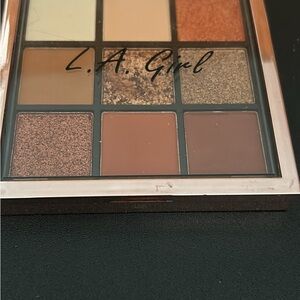 LA Girl Eyeshadow Palette - Brown and Cream Shades